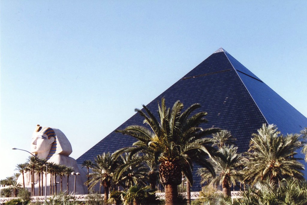 Notes from Las Vegas: Streets, Light and Slow Mornings
